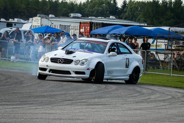 Comment choisir un siège auto pivotant pour faciliter l'entrée et la sortie des enfants?